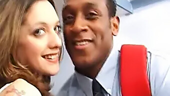 Vintage Britská Děvka Si Užívá Interracial Anál S Omarem Williamsem